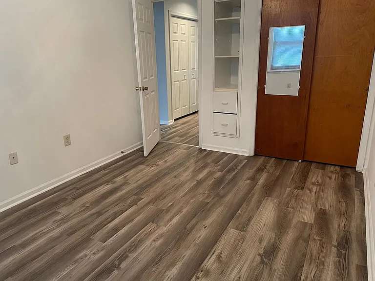 121 Henning Dr — Photo 10
