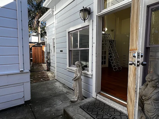 1110 Peralta St — Photo 13