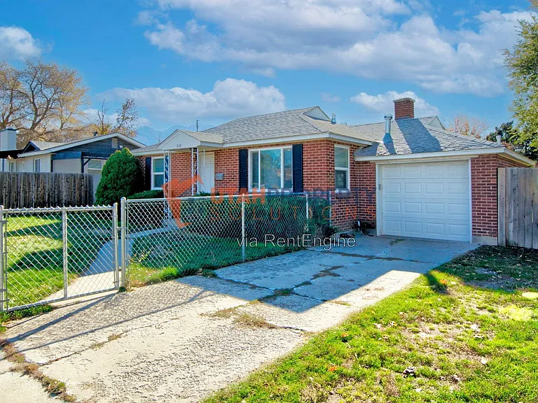860 E Vics Rd — Photo 5