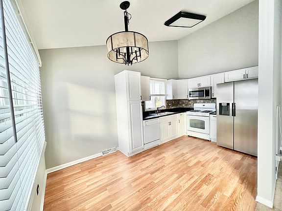 4th image of 702 Dean Dr