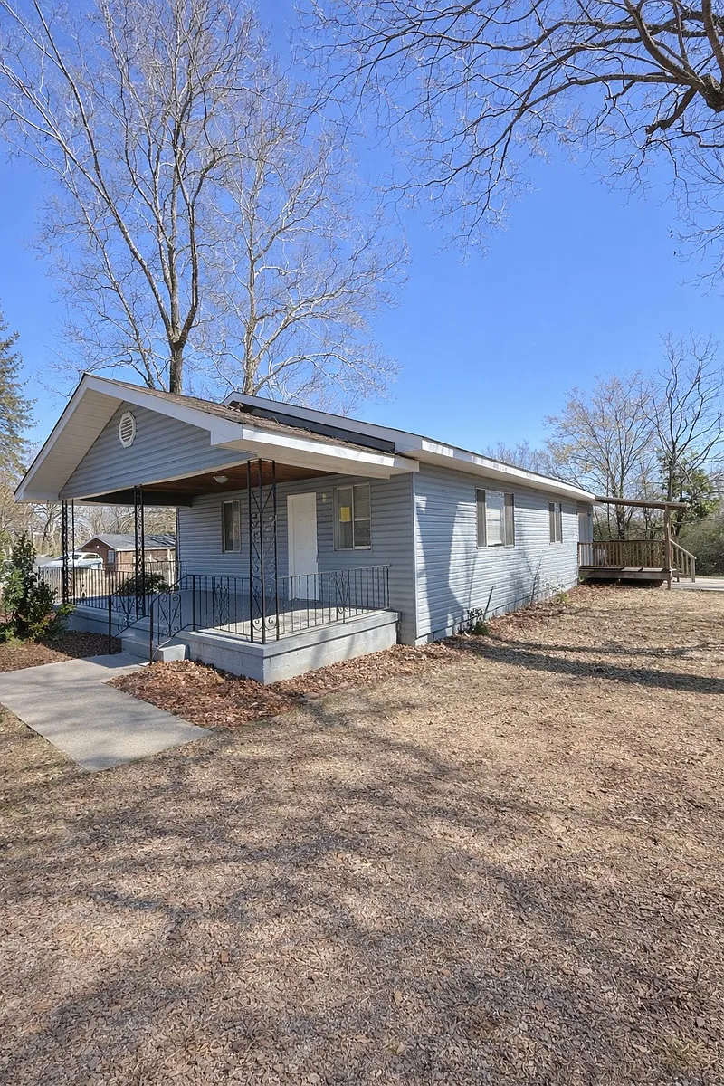 Building Photo - 226 3rd Ave