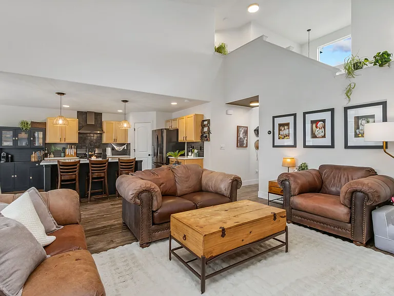 268 Castle Dr — Photo 6