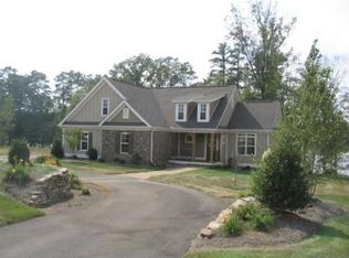 1542 Peninsula Dr, Scottsboro, AL 35769