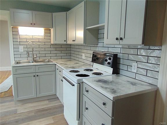 3rd image of 11 Willow Ave