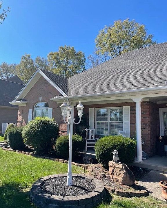 2nd image of 4905 Oaks Ct