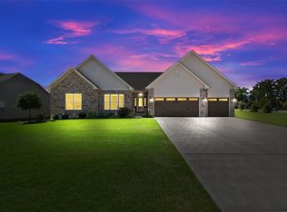 404 Gatehouse Cir, Wentzville, MO 63385