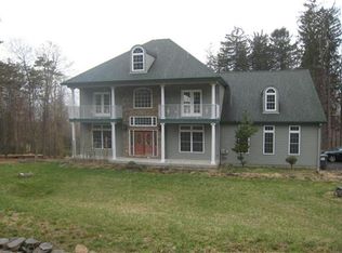 250 Estrada Rd, Central Valley, NY 10917