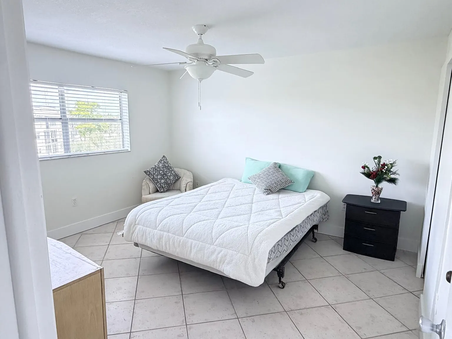 2 bed, 850 sqft, $1,800 — Photo 1