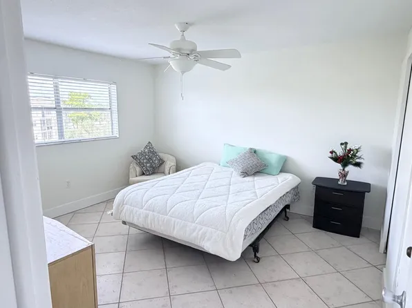 8350 Sunrise Lakes Blvd APT 310, Sunrise, FL 33322