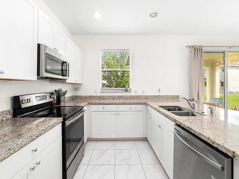 2011 NW Cataluna Cir — Photo 15