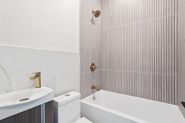 Rented by Skyhigh Realty NYC LLC | media 32