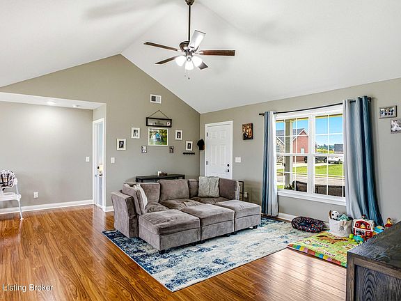 4th image of 103 Amarillo Ln