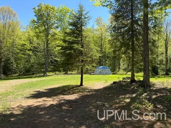 N8640 E End Rd, Ironwood, MI 49938