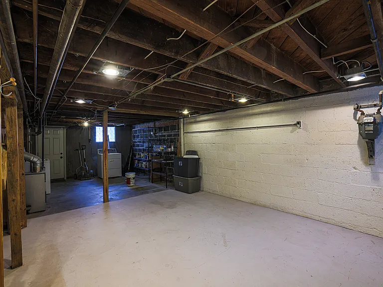 1011 W 42nd St — Photo 33
