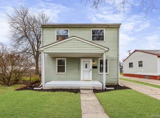 21722 Rosedale St, Saint Clair Shores, MI 48080