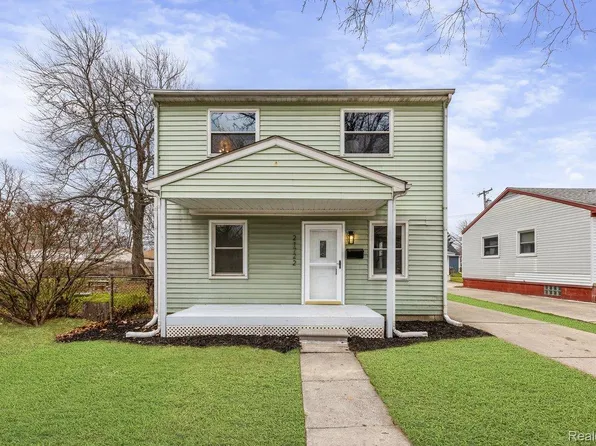 21722 Rosedale St, Saint Clair Shores, MI 48080