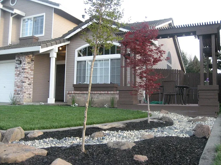 748 Syracuse Dr — Photo 2