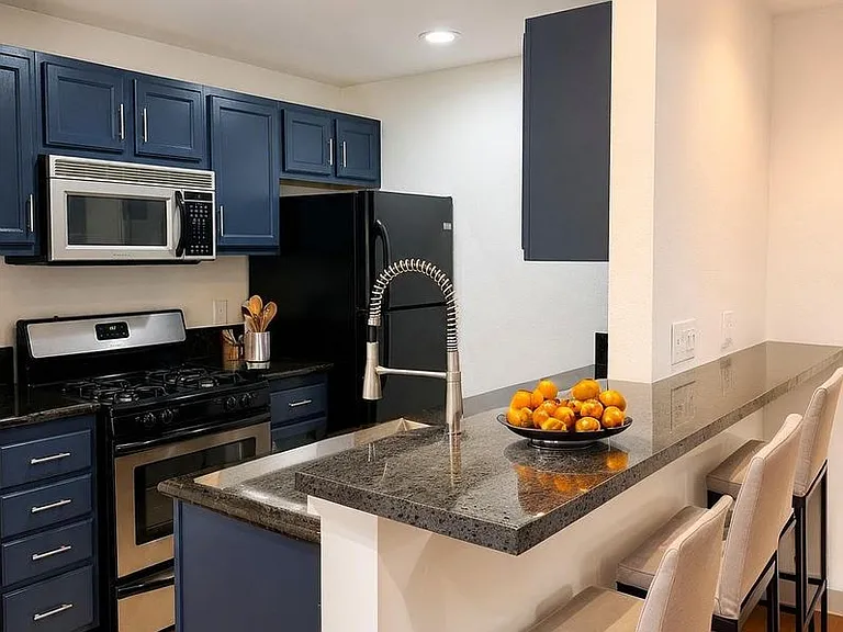 NoHo Liv Apartments — Photo 8