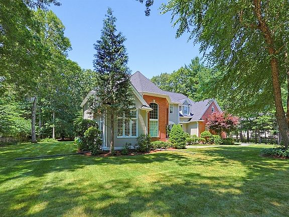 3rd image of 64 Deerview Way