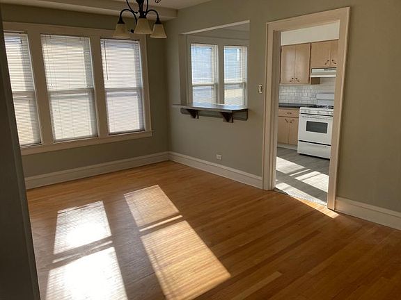5th image of 5218 N Lockwood Ave Unit 2S