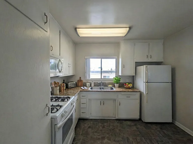 11936 Burbank Blvd — Photo 2