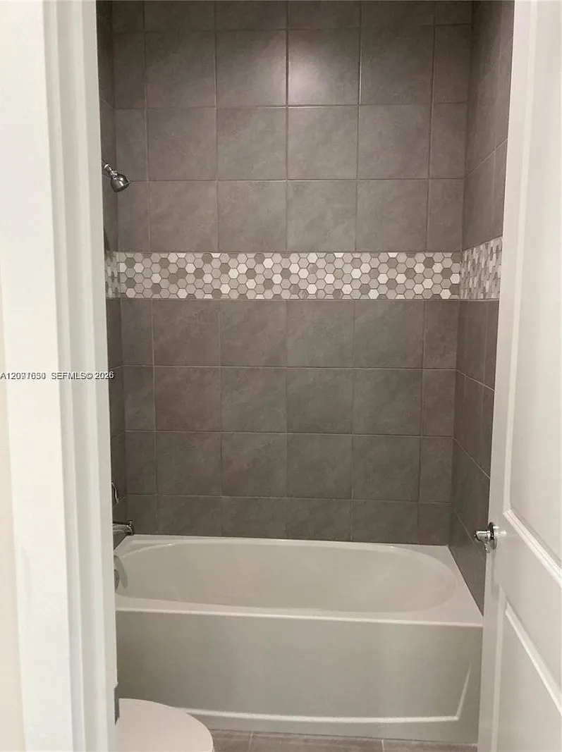 4 bed, 3.5 bath, $3,200 — Photo 3