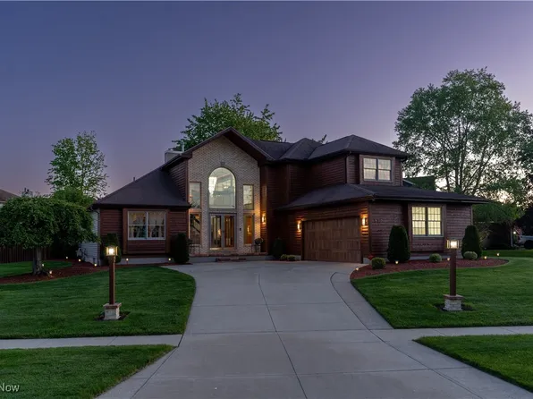 16317 Acacia Dr, Strongsville, OH 44136