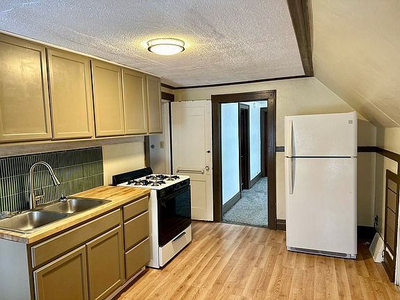 5th image of 1035 E Potter Ave #A