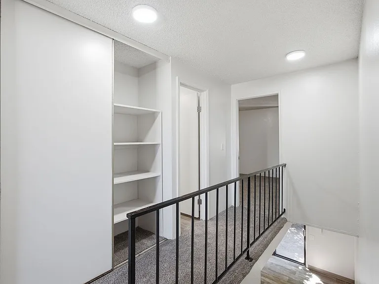 Rolling Hills Townhouses — Photo 15