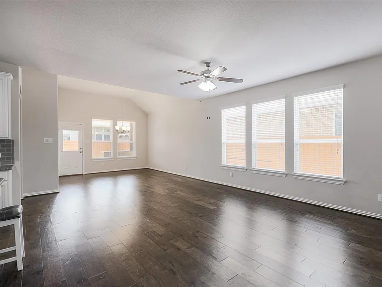 205 Penna Ln — Photo 4