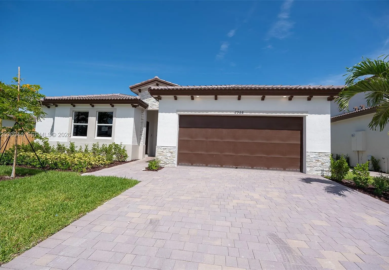 4 bed, 2400 sqft, $4,200 — Photo 4