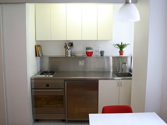 3rd image of 140 E 40th St #5CC