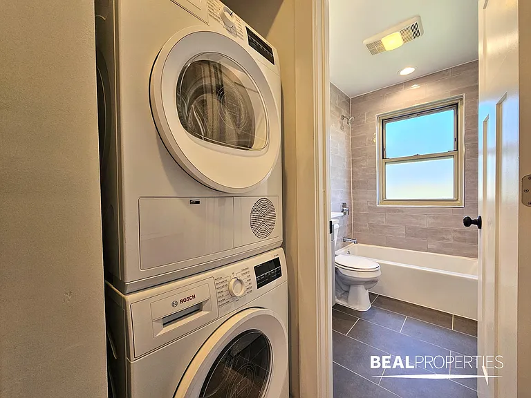 452 W Oakdale — Photo 55