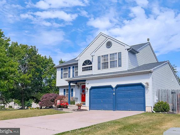 3rd image of 4 Creekdale Dr