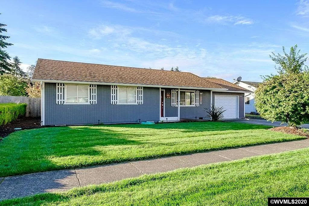 1440 Wyatt Ave photo 1
