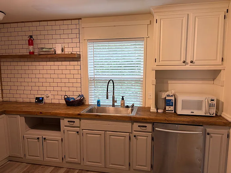 555 Upland St — Photo 10