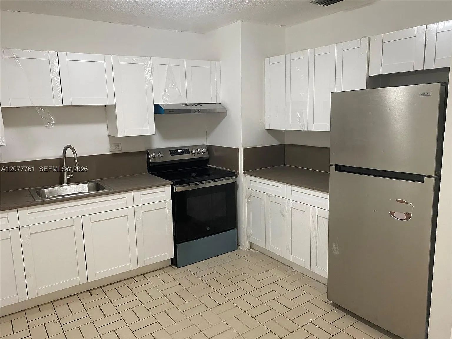 Biscayne Court — Photo 3