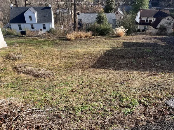 944 Ridgemont Rd, Charleston, WV 25314