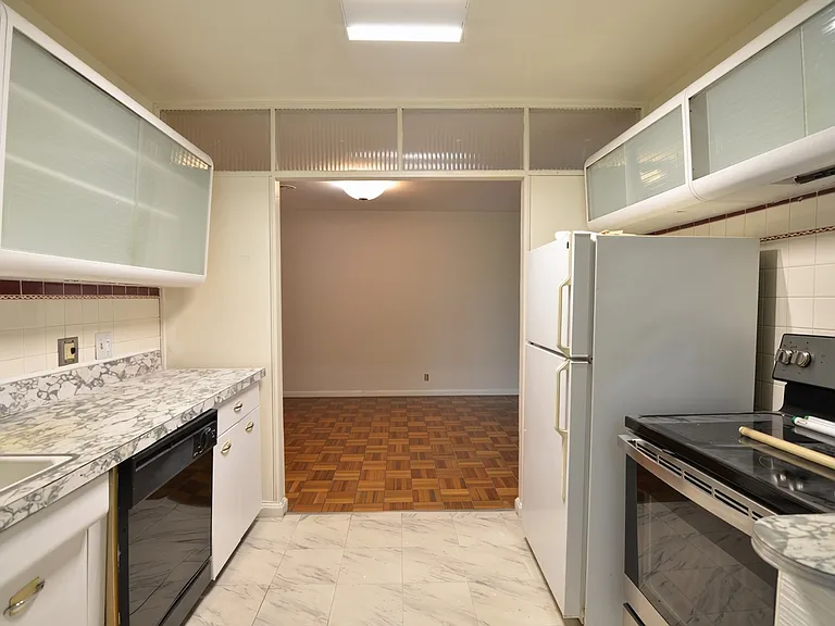 4028 Ledgewood Dr — Photo 8