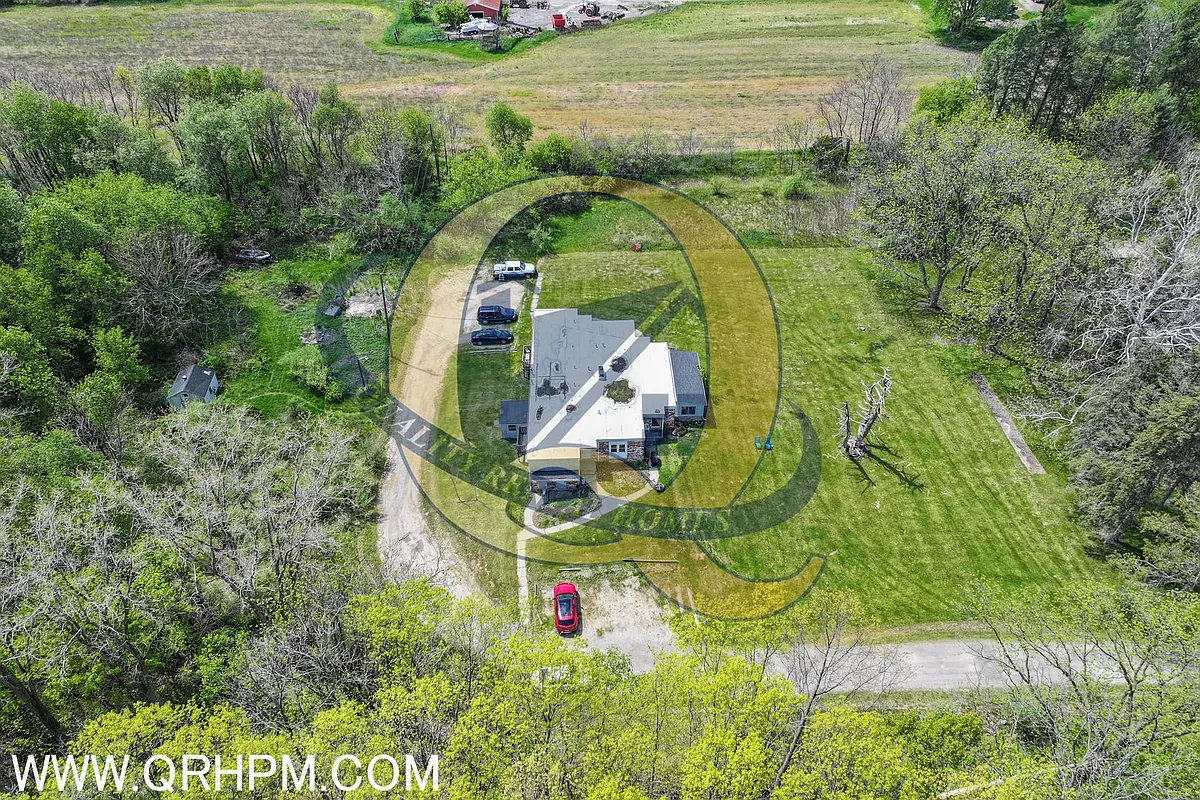 Building Photo - 10149 Corunna Rd