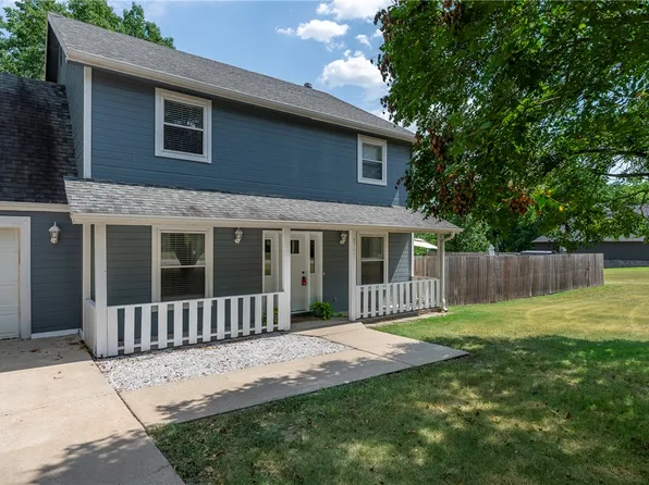 8557 Manor Dr, Bentonville, AR 72712