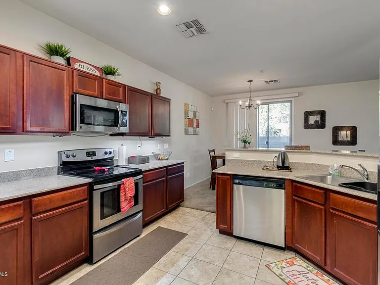7460 S 31st Pl — Photo 4