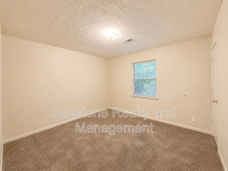 1375 Thompsonville Ln #18 — Photo 9