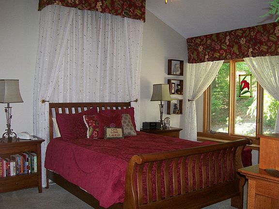 5th image of 49 Cedar Dr