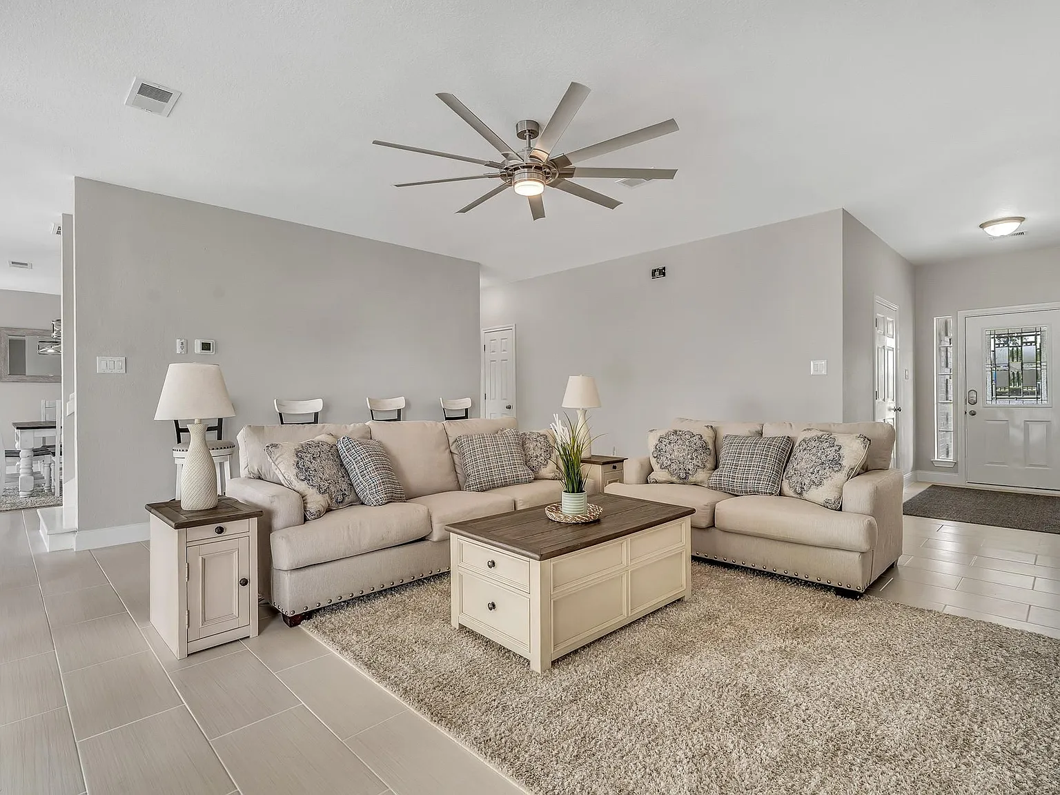 5 bed, 2.5 bath, 3040 sqft, $3,600 — Photo 3