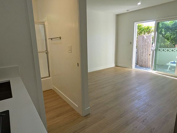 4th image of 811 Euclid St #11