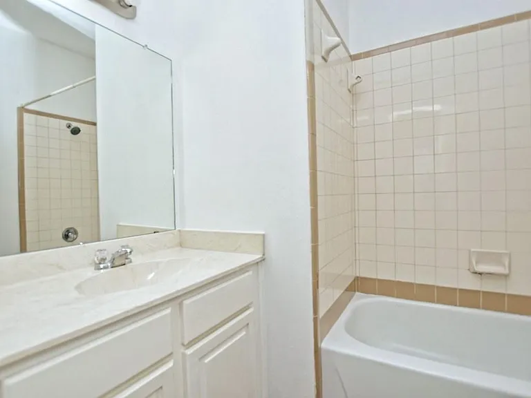2216 San Gabriel St #105 — Photo 10