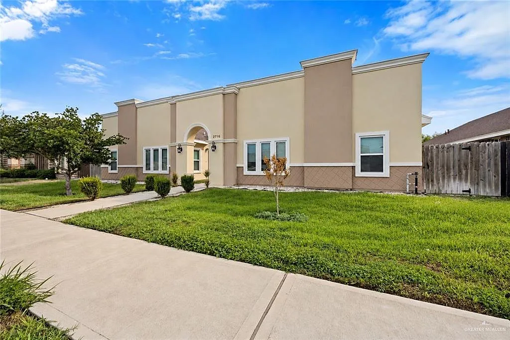2 bed, 2.0 bath, 3780 sqft, $900 — Photo 2