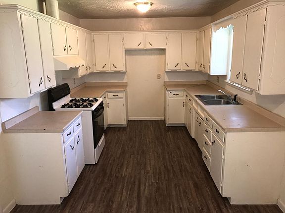 2nd image of 1724 Marian Dr