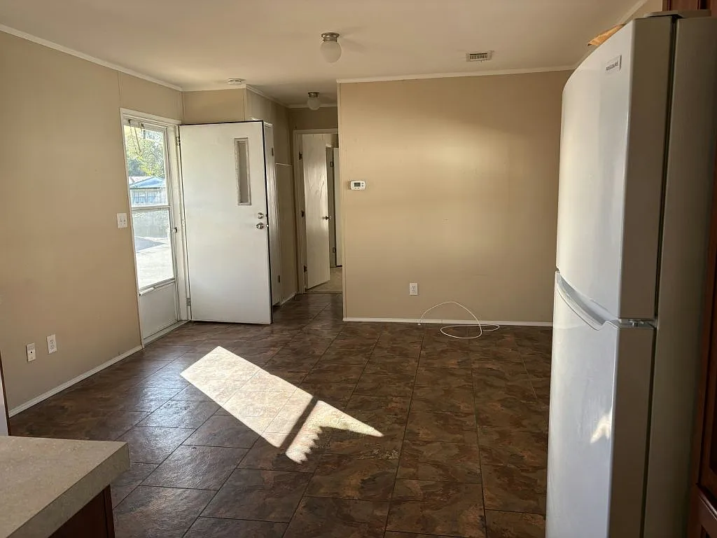 2 bed, 2.0 bath, 784 sqft, $1,395 — Photo 3